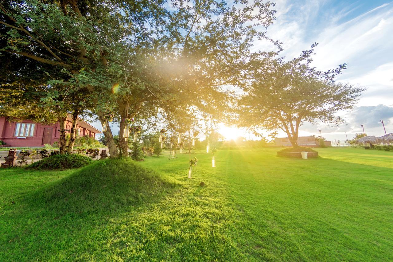 Royal Emerald River View Resort Bagan Esterno foto