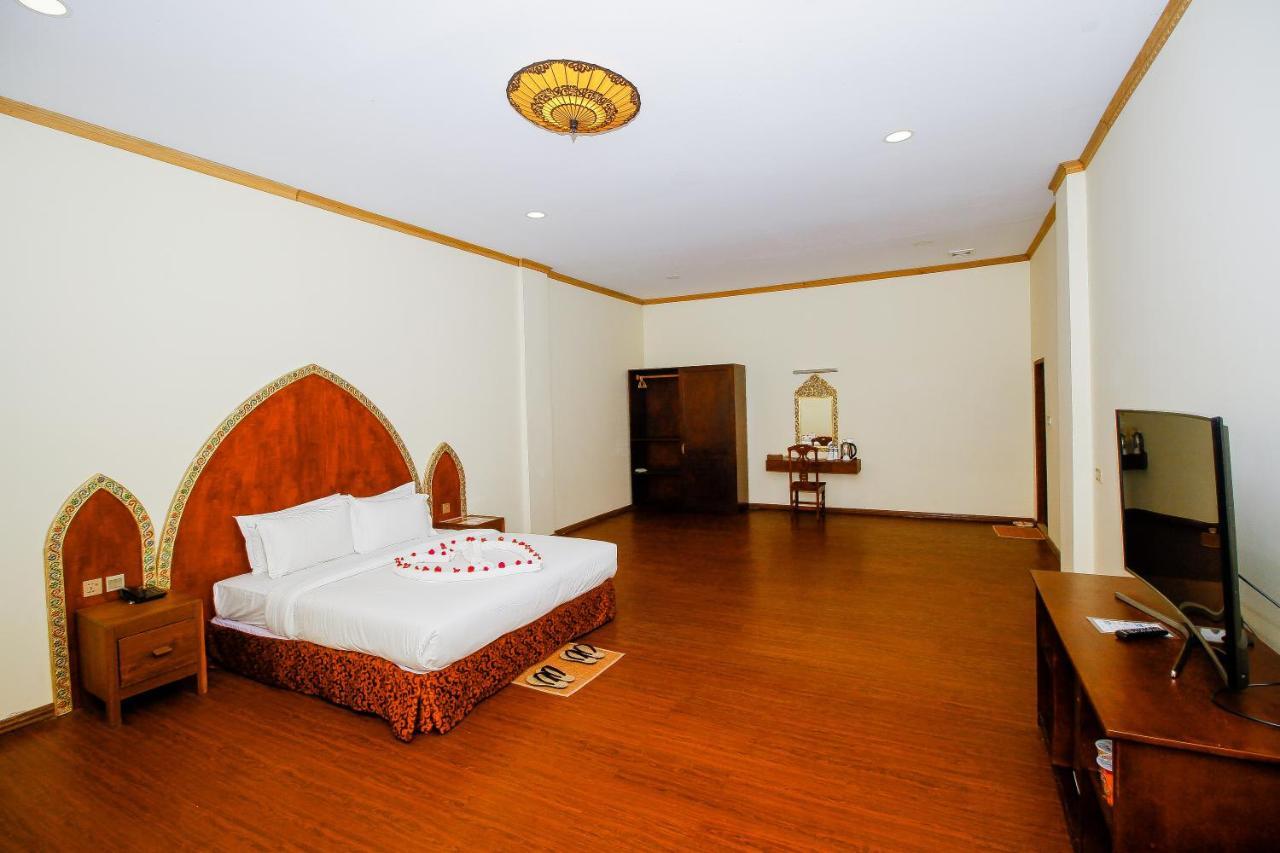 Royal Emerald River View Resort Bagan Esterno foto