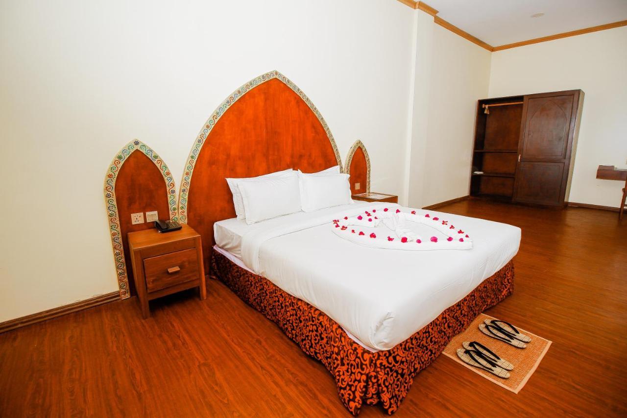 Royal Emerald River View Resort Bagan Esterno foto