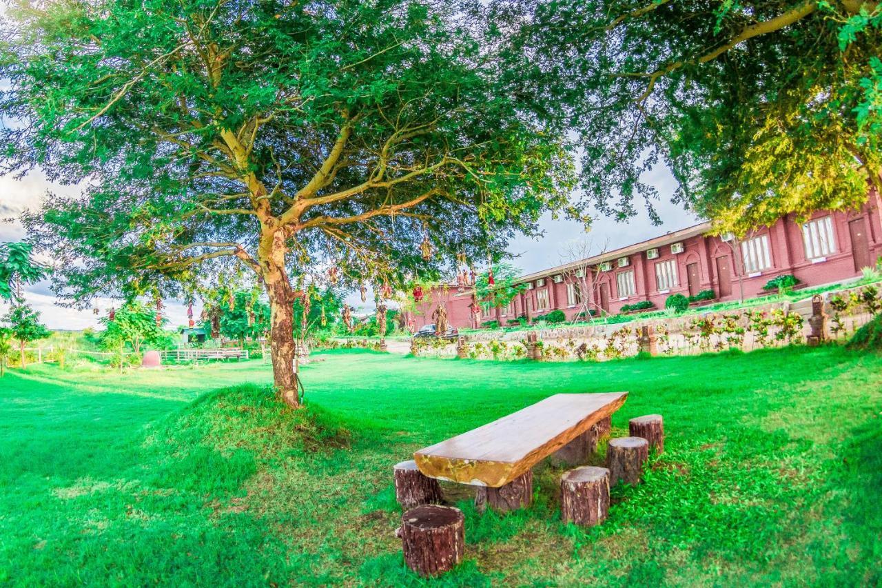 Royal Emerald River View Resort Bagan Esterno foto